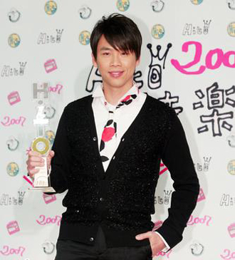 ได้รับรางวัลนักแต่งเพลงยอดเยี่ยมปี2007 จากสถานีวิทยุHITO ไต้หวัน