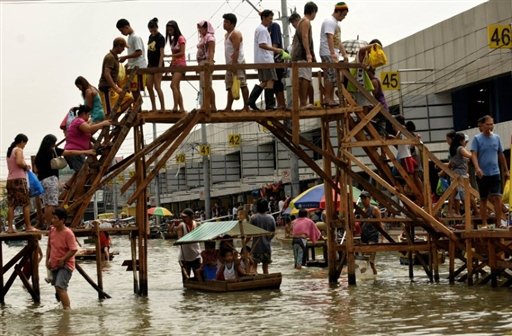 The death toll from two storms that struck the Philippines recently has risen to 858, with disease killing a further 89. AFP Photo.