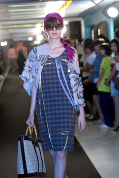 กระเป๋าเดินทางผู้หญิงแบรนด์ - Louis Vuitton