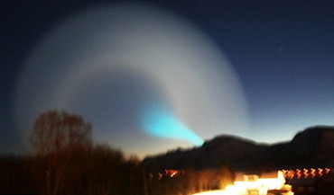 ภาพแสงประหลาดเหนือท้องฟ้านอร์เวย์ ที่เกิดจากการทดลองขีปนาวุธ 