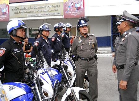 พล.ต.ท.ดนัยธร วงศ์ไทย ผู้ช่วยผบ.ตร.นำทีมตรวจเยี่ยมข้าราชการตำรวจจราจรโครงการพระราชดำริ