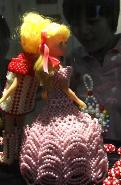 งานหัตถกรรมทำตุ๊กตาจากลูกปัด(ภาพซินหวา)