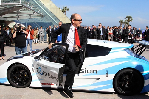 Monaco, MONACO: Prince Albert II of Monaco arrives driving a Nissans Msmo electric concept car on March 22, 2012 in Monaco, as part of the opening of the EVER Monaco 2012 ecological vehicles and renewable energies trade show. The event, taking place from March 22 to March 25, is organized by the environmental association of Monaco MC2D, in collaboration with National Department of the Education, Youth and Sport. AFP PHOTO/Valery Hache