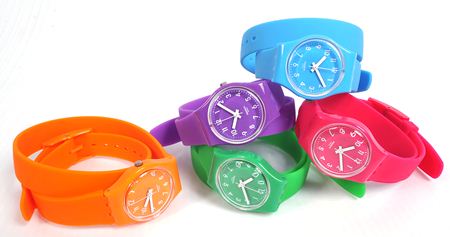 นาฬิกาคอลเล็คชั่น LADY ABRICOT ดีไซน์เก๋ด้วยสายนาฬิกาที่ออกแบบมาให้พันรอบข้อมือได้ จาก Swatch ราคา 1,650 บาท