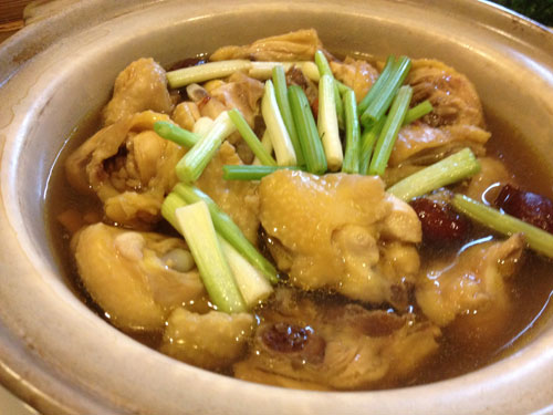 เมนูใหม่ล่าสุดไก่อบเหล้า ใช้ไก่ฮ่องกงเนื้อเหนียวแน่นหอมกลิ่นเหล้าจีนมาก ๆ 