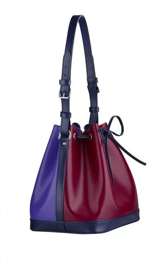 กระเป๋าหนังสองสี จาก Louis Vuitton
