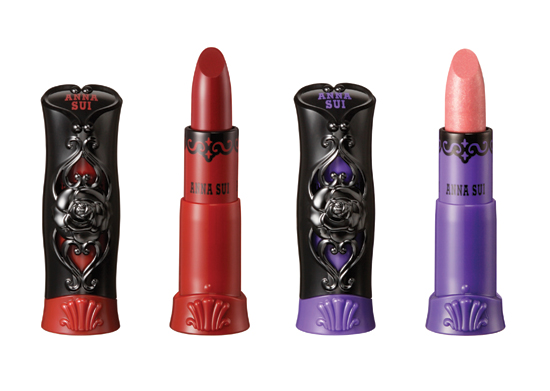 Lip Rouge V และ Lip Rouge D จาก Anna Sui ราคาแท่งละ 1,200 บาท