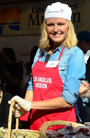 Los Angeles, California, UNITED STATES: Actress Malin Akerman poses for the cameras on arrival for the annual Los Angeles Mission Thanksgiving meal for the homeless and less fortunate in LAs skid row served by celebrities on November 21, 2012 in California. The LA Mission started as a soup kitchen for men of the depression era in 1936 and continues serving meals each day, providing emergency shelter, and helping men and women restore their lives to get back on their feet. AFP PHOTO/Frederic J. Brown
