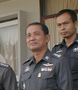 พล.ต.ต.กมลสันติ กลั่นบุศย์ ผู้บังคับการตำรวจภูธร จังหวัดกาญจนบุรี          