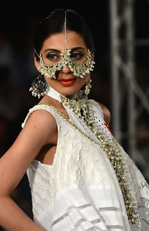 Lahore, PAKISTAN: Models present creations by Pakistani designer Ali Xeeshan on the last day of the Pakistan Fashion Design Council (PFDC) show in Lahore on late April 29, 2013. AFP PHOTO/Arif Ali
