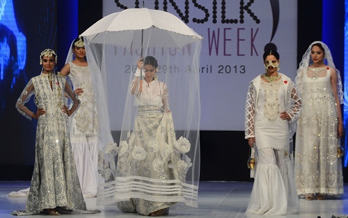 Lahore, PAKISTAN: Models present creations by Pakistani designer Ali Xeeshan on the last day of the Pakistan Fashion Design Council (PFDC) show in Lahore on late April 29, 2013. AFP PHOTO/Arif Ali