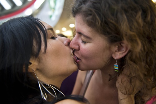 Mexico City, MEXICO: Two women kiss each other during the International Day Against Homophobia in a massive kissing protest at the bus terminal station in Mexico City on May 17, 2013, against the intimidation two homosexual women suffered from police in that station when they they were kissing past May 13. AFP PHOTO/Omar Torres