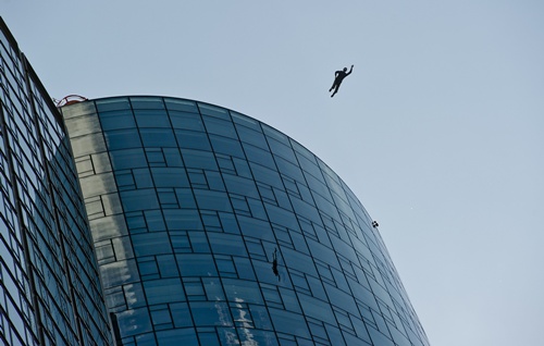 Frankfurt am Main, Hessen, GERMANY: A base-jumper jumps off the Maintower as part of the skyscraper festival in Frankfurt am Main, western Germany, on May 25, 2013. The festival takes place from may 25-26, 2013 and is expected to attract hundred thousands of visitors. AFP PHOTO/Nicolas Armer