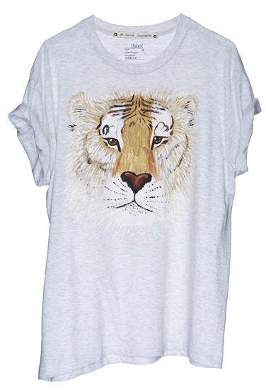 เสื้อ T-Shirt สีขาวลายสกรีนรูปเสือ ร้าน anr ราคา 1,800 บาท