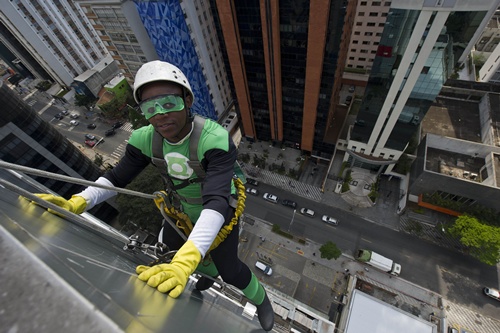 Sao Paulo, Sao Paulo, BRAZIL: A window cleaner wearing a Green Lantern costume is seen on the facade of a Childrens Hospital as part of the celebration of Childrens Day in Sao Paulo, Brazil on October 10, 2013. Childrens Day is celebrated in Brazil on October 12. AFP PHOTO/Nelson Almeida