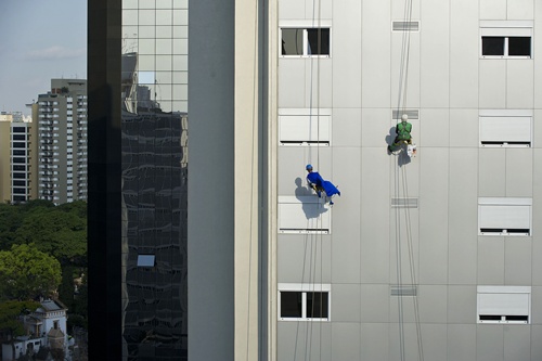 Sao Paulo, Sao Paulo, BRAZIL: Window cleaners wearing superhero costumes are seen on the facade of a Childrens Hospital, as part of the celebration of Childrens Day in Sao Paulo, Brazil on October 10, 2013. Childrens Day is celebrated in Brazil on October 12. AFP PHOTO/Nelson Almeida