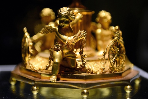 Rome, ITALY: This picture taken on October 29, 2013 shows a detail of a chalice as it is displayed during the press day of the exhibition The Treasure of Naples, in Rome. Riches from a Neapolitan treasure trove said to be worth more than the British crown jewels are going on show in Rome in an unprecedented exhibition of emeralds and diamonds once owned by popes and kings. The exhibition will be held at the Palazzo Sciarra, the Museo Fondazione Roma from October 30, 2013 to February 16, 2014. AFP PHOTO/Gabriel Bouys 