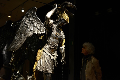 Rome, ITALY: This picture taken on October 29, 2013 shows a silver and gold statue as it is displayed during the press day of the exhibition The Treasure of Naples, in Rome. Riches from a Neapolitan treasure trove said to be worth more than the British crown jewels are going on show in Rome in an unprecedented exhibition of emeralds and diamonds once owned by popes and kings. The exhibition will be held at the Palazzo Sciarra, the Museo Fondazione Roma from October 30, 2013 to February 16, 2014. AFP PHOTO/Gabriel Bouys