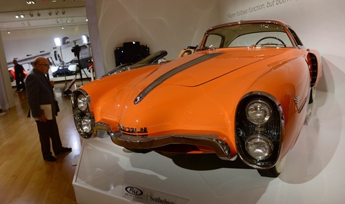 New York, New York, UNITED STATES: A 1955 Lincoln Indianapolis Exclusive Study (estimated US$2-2.5 million) is on display during a preview of the Art of Automobile auction at Sothebys in New York, November 18, 2013 in New York. The auction, which will feature 34 of the worlds rarest vehicles, is scheduled to take place on November 21, 2013. AFP PHOTO/Emmanuel Dunand