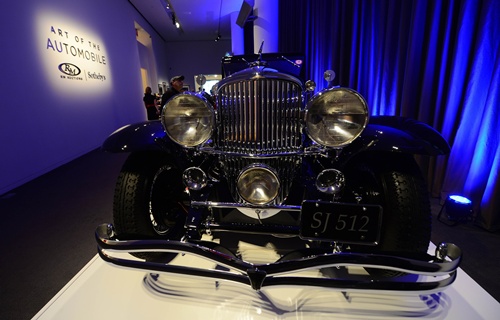 New York, New York, UNITED STATES: A 1933 Duesenberg Model SJ Beverly (estimated US$2-2.5 million) is on display during a preview of the Art of Automobile auction at Sothebys in New York, November 18, 2013 in New York. The auction, which will feature 34 of the worlds rarest vehicles, is scheduled to take place on November 21, 2013. AFP PHOTO/Emmanuel Dunand