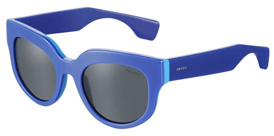 8.แว่นกันแดดสีฟ้า จาก Prada
