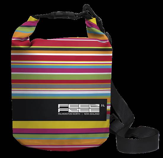  “กระเป๋ากันน้ำ Feelfree” จากคอลเลกชันมิลาน 2014 ออกแบบโดยดีไซเนอร์ชาวอิตาลี ที่ออกแบบกระเป๋าที่มีฟังก์ชันกันน้ำใช้ในกิจกรรมเอาต์ดอร์ได้อย่างโดดเด่น สามารถนำไปผจญภัยในทริปบนเขาสูง หรือรับลมทะเลได้อย่างสนุกสุดเหวี่ยง ที่สำคัญวางจำหน่ายเพียงประเทศอิตาลี และที่ลอฟท์เท่านั้น ราคา 580-800 บาท 