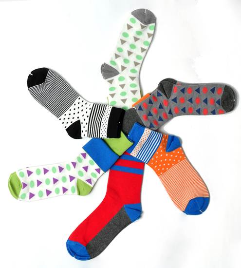 กำลังฮิต อินเทรนด์กับ “ถุงเท้า TIPTOE Socks” ลวดลายสีสันสุดจี๊ด ออกแบบโดยดีไซเนอร์ไทย ราคา 160 บาท