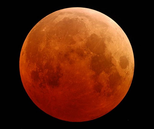 ดู “จันทรุปราคา” เต็มดวง พระจันทร์สีส้มแดงวันออกพรรษา ครั้งสุดท้ายของปี 57