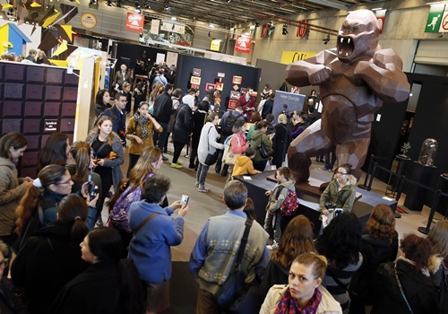Paris, Paris, FRANCE: Visitors look at Le Kong, a chocolate creation by Richard Orlinski et Jean-Paul Hevin, at the Paris Chocolate fair (Salon du Chocolat) on October 29, 2014. AFP PHOTO/Patrick Kovarik