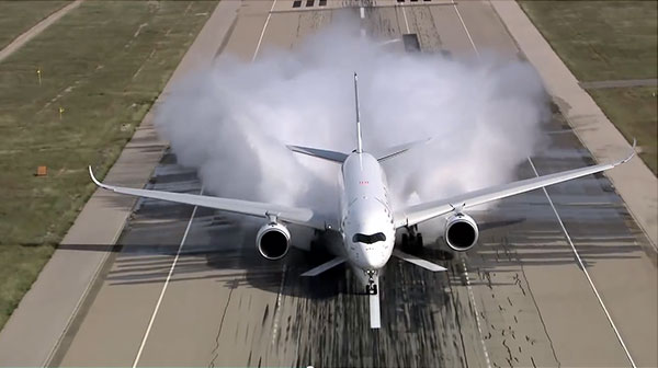 ภาพจาก Youtube A350 XWB completes water ingestion tests