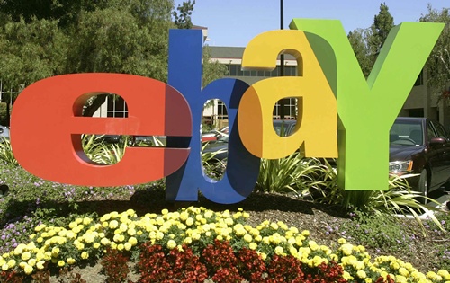 US online retail giant eBay may slash thousands of jobs early next year as it prepares to separate from PayPal to become an independent company, The Wall Street Journal reported Wednesday.  -- Photo: AFP