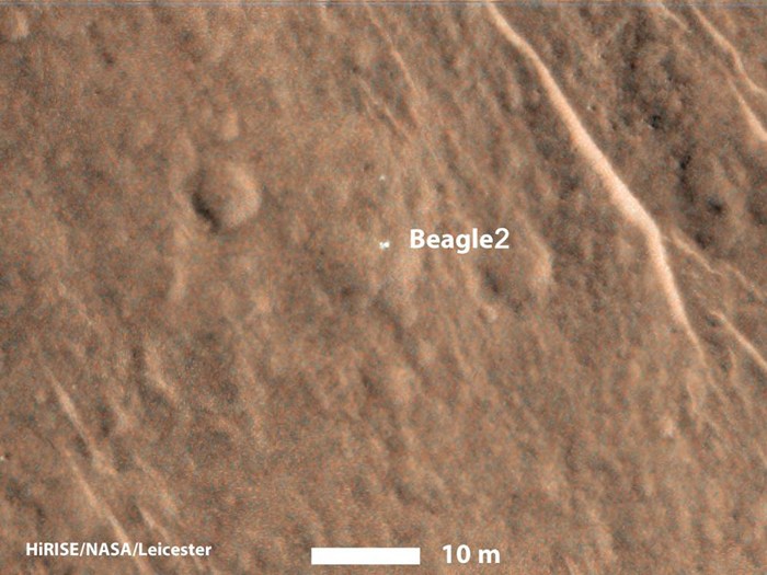 ภาพจากยาน MRO ของนาซา เผยให้เห็นร่องรอยของยานบีเกิล 2 บนพื้นผิวดาวอังคาร หลังจากสูญหายไปนานถึง 11 ปี (AFP PHOTO HANDOUT-NASA/JPL-CALTECH/UNIVERSITY OF ARIZONA/UNIVERSITY OF LEICESTER) 