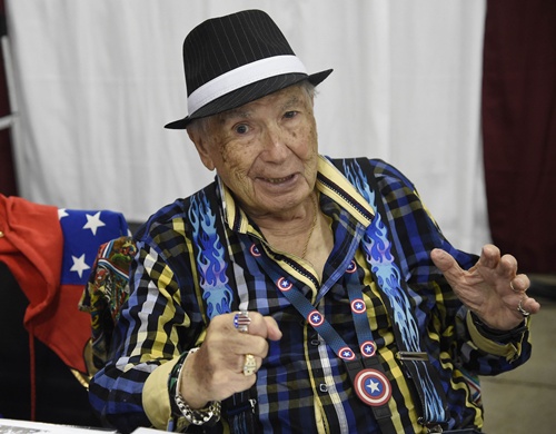 Miami, Florida, UNITED STATES: Ninety-One year old Marvel Comic artist Allen Bellman poses for a photo during Florida SuperCon on June 25, 2015, at the Miami Beach Convention Center in Miami, Florida. AFP PHOTO/Rhona Wise