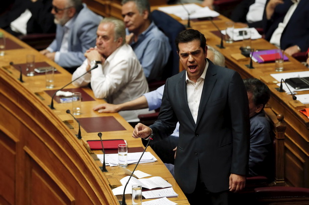 นายกรัฐมนตรีกรีซ อเล็กซิส ซีปราส สามารถรวบรวมเสียงสนับสนุนได้ 229 เสียงจากทั้งรัฐสภา 300 เสียง  ผ่านมาตรการปฏิรูปสุดโหดตามข้อเรียกร้องของคณะเจ้าหน้าระหว่างประเทศแล้วเมื่อคืนวันพุธ (15 ก.ค.) 