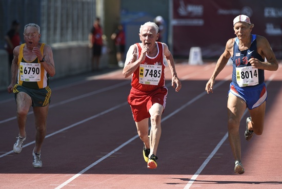 Lyon, Rhone, FRANCE: Switzerlands Hans Bloechlinger (C), South Africas Monty Hacker (L) and US Dick Richards (R) run during the mens 80-year-old 100m final at the World Masters Athletics Championship on August 7, 2015 in Lyon, central-eastern France. AFP PHOTO/Philippe Desmazes
