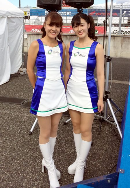 พริตตี้สาวญี่ปุ่นมาร่วมสร้างสีสันให้กำลังใจทีมแข่ง สู้ๆ