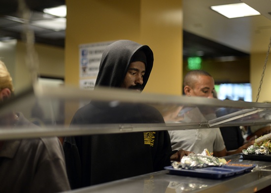 Los Angeles, California, UNITED STATES: A homeless man receives food at The Midnight Mission as the center served more than 600 meals on September 23, 2015, in Los Angeles, California. Kevork Djansezian/Getty Images/AFP