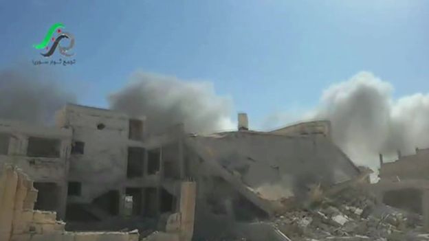 ภาพจากวิดีโอที่อ้างว่าเป็นเหตุระเบิดที่เกิดขึ้นจากปฏิบัติการโจมตีทางอากาศของรัสเซียในซีเรีย 