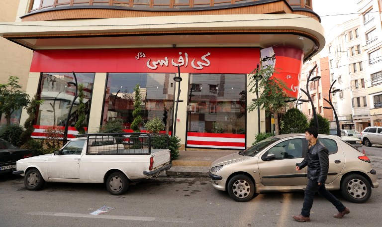 ร้านอาหาร เคเอฟซี ฮาลาล ในกรุงเตหะราน ซึ่งถูกตำรวจสั่งปิดเมื่อวันที่ 3 พ.ย. ด้วยข้อหาใช้แบรนด์อเมริกาและปลอมใบอนุญาต