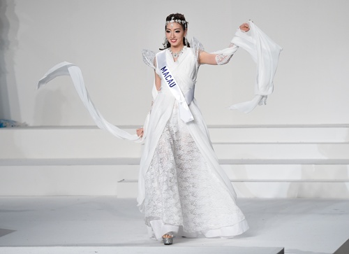 Tokyo, Tokyo, JAPAN: Miss Macau Ana Choi displays her national costume during the Miss International beauty pageant in Tokyo on November 5, 2015. Representatives from 70 countries and regions are taking part in the beauty pageant. AFP PHOTO/Toru Yamanaka
