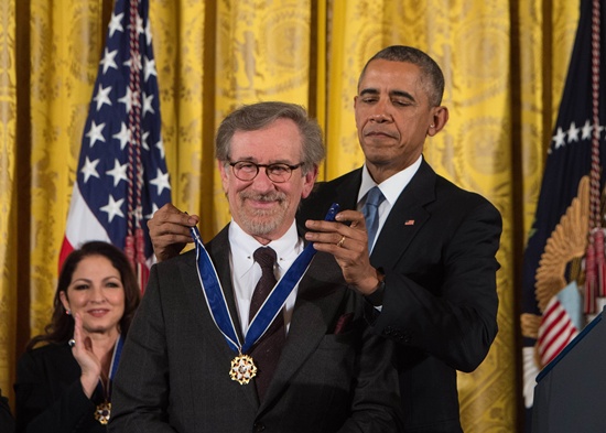 Washington, District of Columbia, UNITED STATES: US President Barack Obama presents the Presidential Medal of Freedom to movie director Steven Spielberg at the White House in Washington, DC, on November 24, 2015. AFP PHOTO/Nicolas Kamm