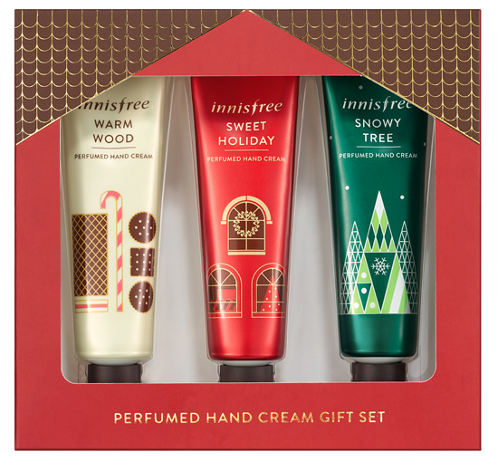 Perfumed Hand Cream Gift Set จาก Innisfree ราคา 440 บาท ครีมทามือที่ขึ้นชื่อเรื่องให้ความชุ่มชื้น ด้วยสารสกัดจากเชีย บัตเตอร์และโจโจบา บัตเตอร์ ล็อกความชุ่มชื้นให้คงอยู่ในผิวได้ยาวนานตลอดทั้งวัน