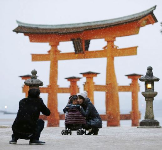 ญี่ปุ่นหนาวสุดในรอบกว่า 100 ปี โอกินาวะยังยะเยือก (ชมคลิป)