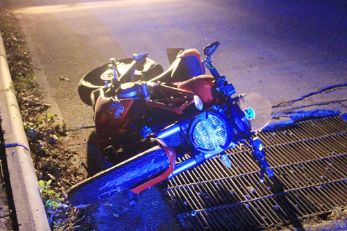 รถจักรยานยนต์บิ๊กไบค์ ที่อยู่ในที่เกิดเหตุ สภาพพังเสียหาย