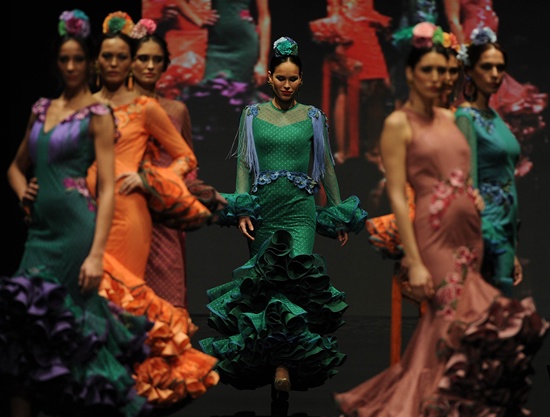 Sevilla, SPAIN: Models present creations by Sara de Benitez during the SIMOF 2016 (International Flamenco Fashion Show) in Sevilla on February 5, 2016. AFP PHOTO/Cristina Quicler