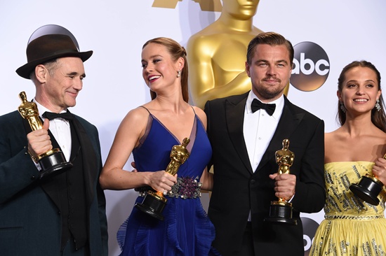 Hollywood, California, UNITED STATES: (L-R) Best Supporting Actor Mark Rylance, Best Actress Brie Larson, Best Actor Leonardo DiCaprio and Best Supporting Actress Alicia Vikander pose with their Oscar in the press room during the 88th Oscars in Hollywood on February 28, 2016. AFP PHOTO/Frederic J. Brown