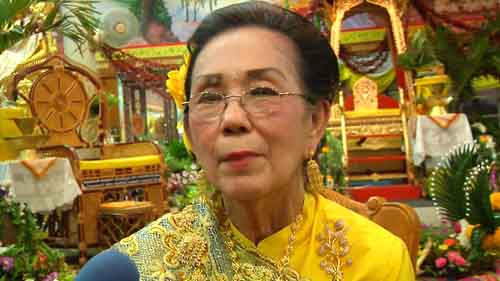 นางฉวีวรรณ คำพา นายกสมาคมส่งเสริมการเลี้ยงไก่แห่งประเทศไทย ในพระบรมราชูปถัมถ์ 