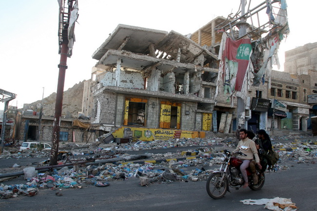 สภาพบ้านเรือนที่ได้รับความเสียหายในเมืองตาอิซ ทางตะวันตกเฉียงใต้ของเยเมน จากเหตุสู้รบเมื่อเร็วๆนี้