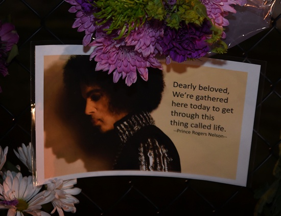 Minneapolis, Minnesota: Messages left by fans outside the Paisley Park residential compound of music legend Prince in Minneapolis, Minnesota, on April 21, 2016. Emergency personnel tried and failed to revive music legend Prince, who died April 21, 2016, at age 57, after finding him slumped unresponsive in an elevator at his Paisley Park studios in Minnesota, the local sheriff said. AFP/Mark Ralston