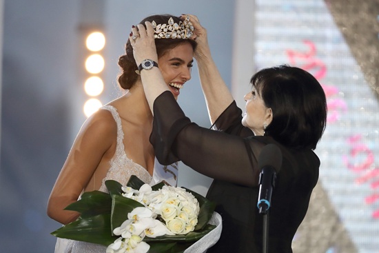 Tel Aviv: Karin Aliya (L) reacts as she is crowned Miss Israel 2016 during the Miss Israel National Beauty Contest final in the Mediterranean coastal city of Tel Aviv on June 6, 2016. AFP/Jack Guez